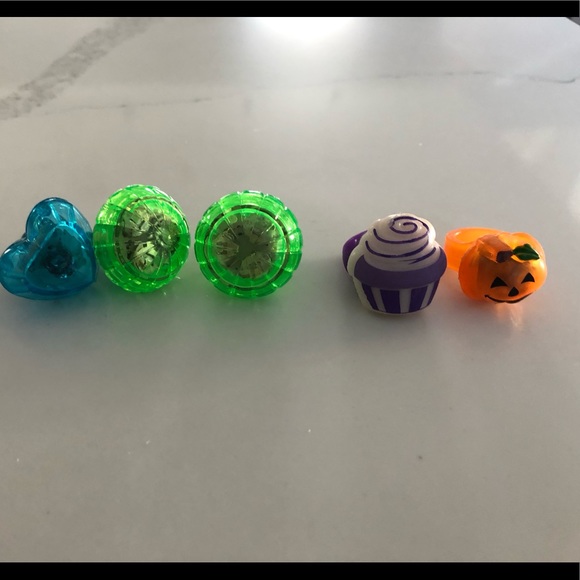 6 Rings that light up when you press the button! - Picture 4 of 9